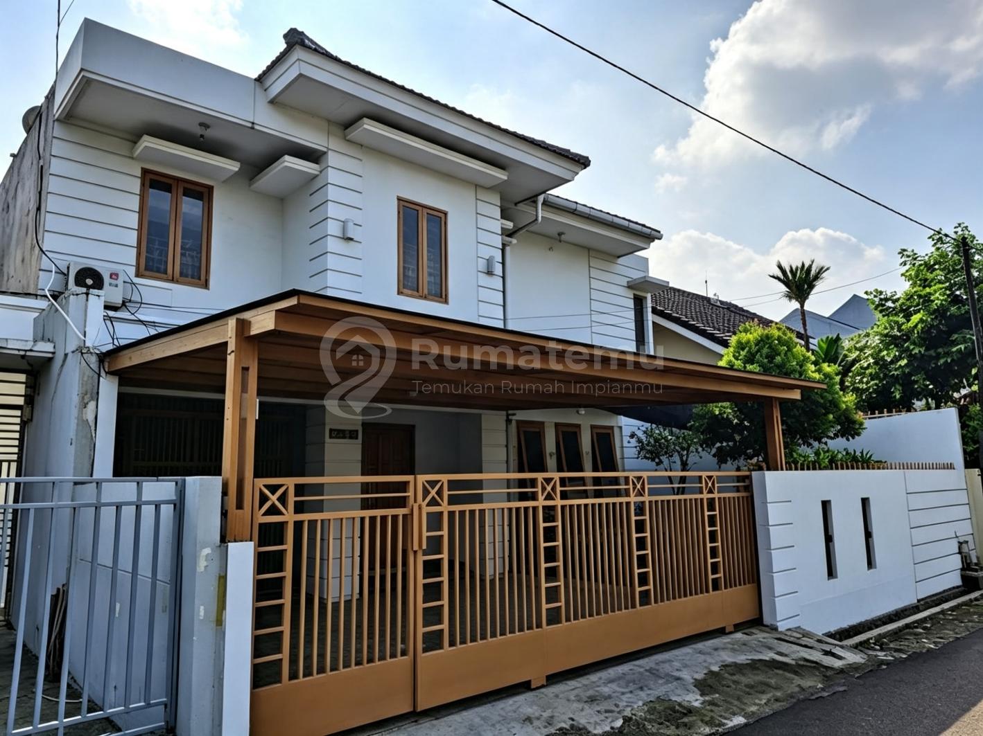 Dijual rumah komplek cantik siap huni Ada Taman area Depan di Ciganjur, Jagakarsa