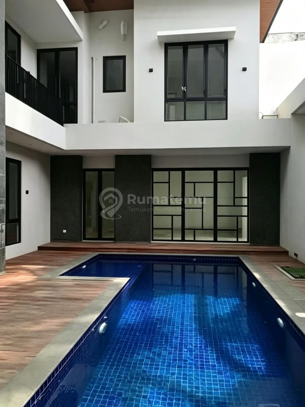 EMERALD COVE - GADING SERPONG BEAUTIFUL & SEXY VILLA FOR SALE
