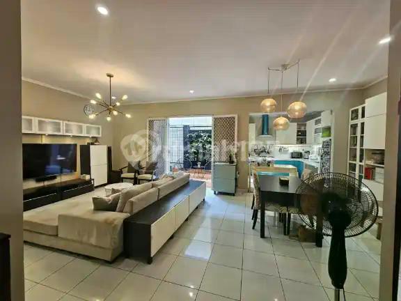 Rumah 2 Lantai Full Furnished Strategis Dekat Sekolah Sevilla Bsd