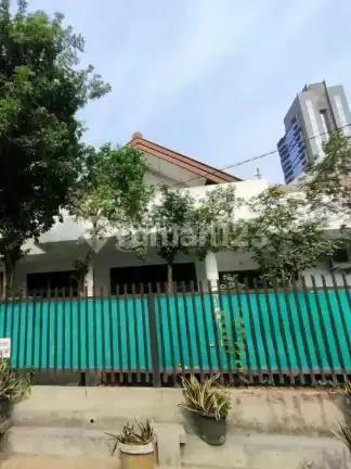 Rumah Secondary Lokasi Strategis di Setiabudi