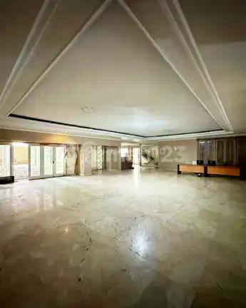 Dijual Rumah 2 Lantai di Menteng. Lokasi Elite, Dekat Jl. Suwiryo