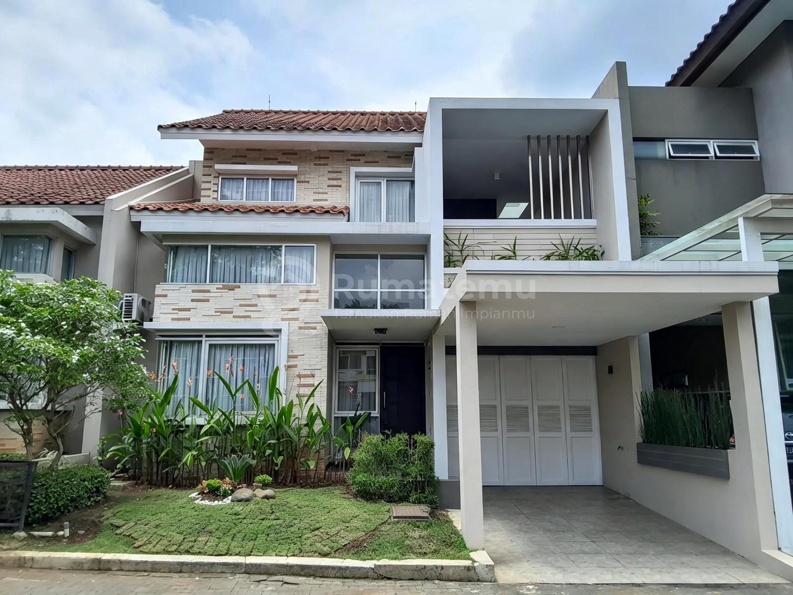 Dijual “Rumah Cantik Siap Huni cocok untuk keluarga besar atau eksekutif yang mau kenyamanan + ketenangan di Kota Baru Parahyangan – Lt 162/200 - 5 Kt, Lokasi Premium, Turun Harga Jadi 2,8M!”