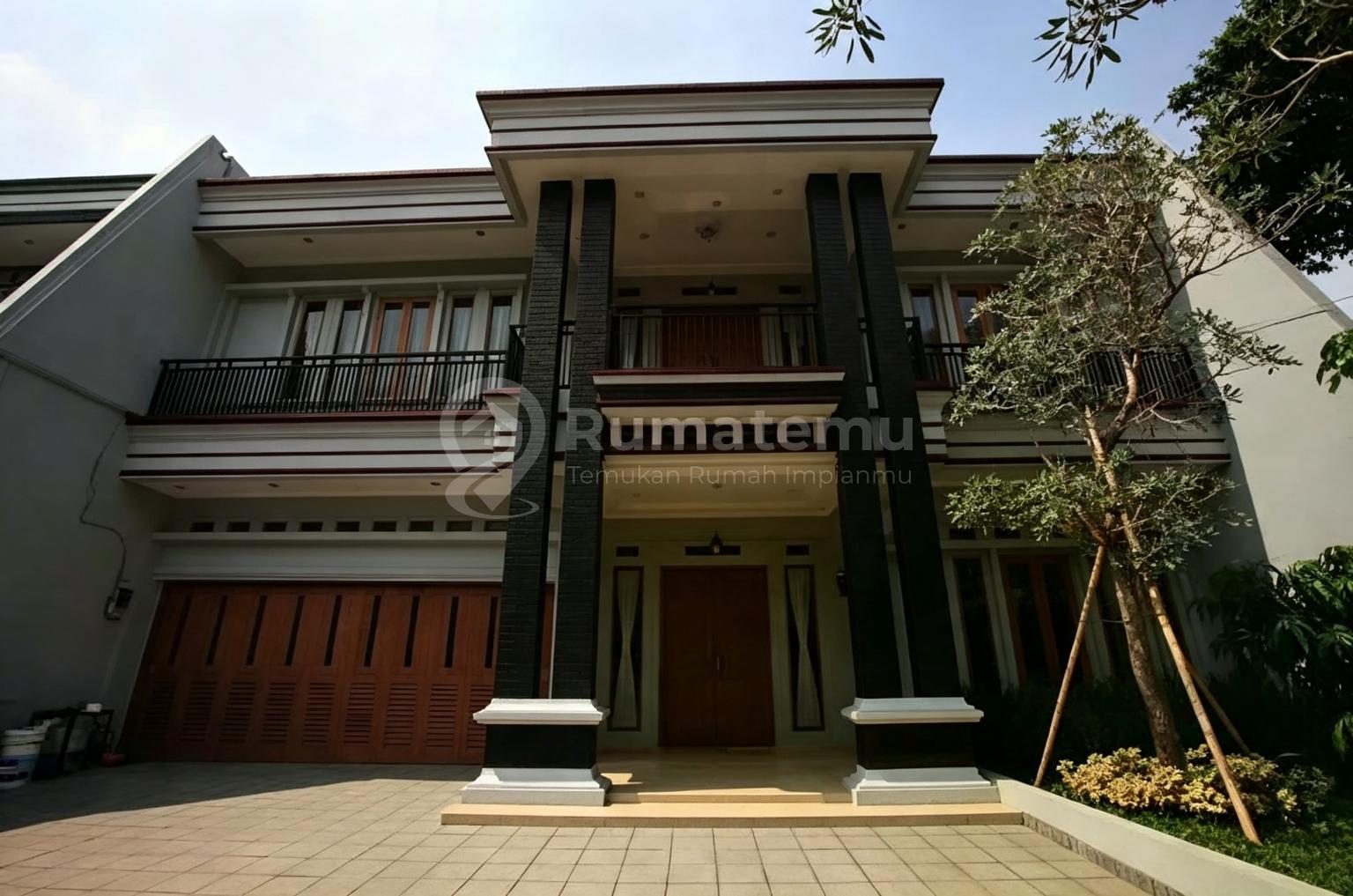 Rumah Mewah Super Bagus 2 Lantai di Kebon Jeruk, Jakarta Barat