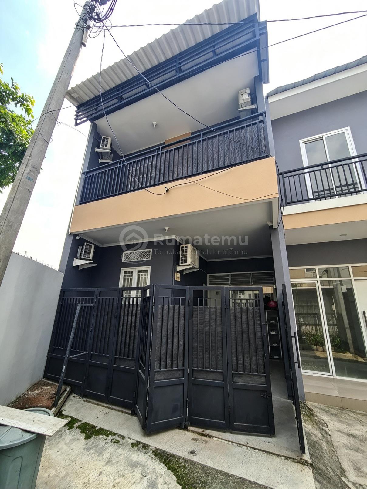 Dijual Rumah Cluster 2 Lantai Full Renovasi di Ciracas S9768