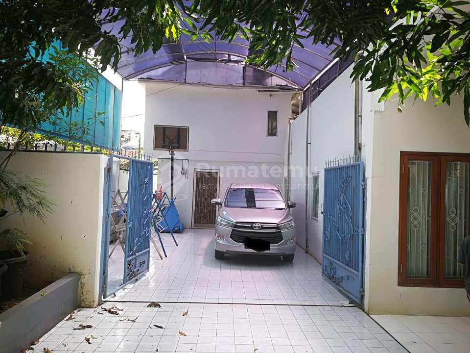Dijual rumah Hadap Selatan dan Barat Akses jalan 2 mobil lebih siap huni strategis di Tanjung Duren Utara
