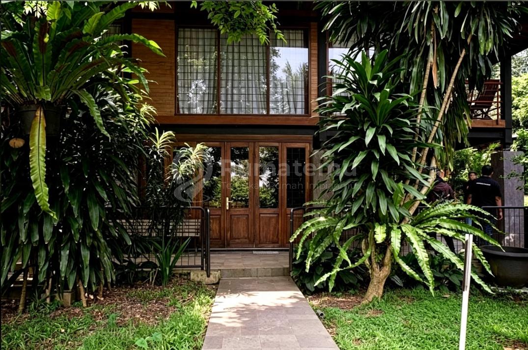 Dijual Rumah Bagus Strategis Lingkungan Nyaman Dan Asri Di Jakarta Selatan