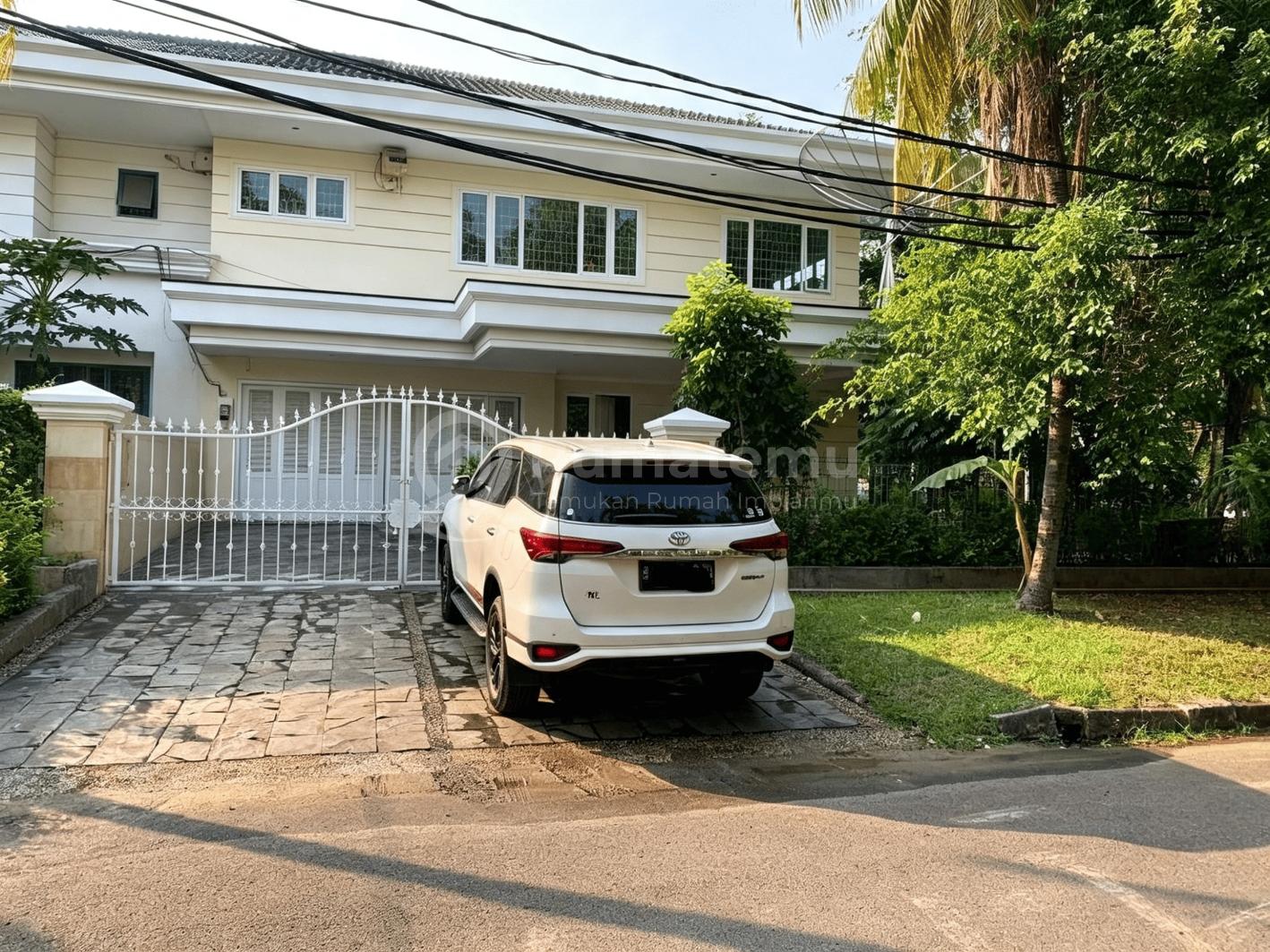Dijual dan disewakan rumah mewah di Sunter Agung Podomoro Letak sangat strategis sekitar 100 meter dari sekolah katholik SANTO PAULUS