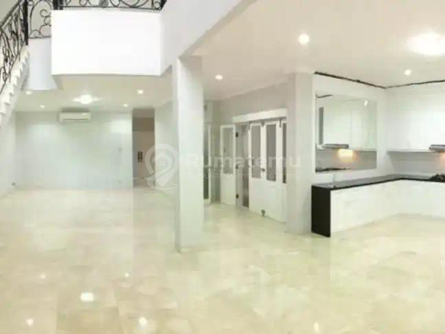 DIJUAL (Direct to Owner)  Rumah Cantik baru direnovasi di jalan Brawijaya Jaksel.