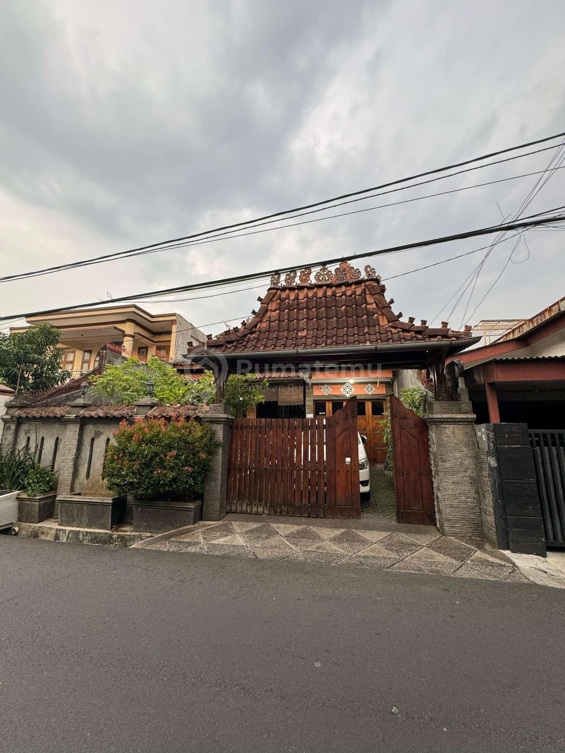 Dijual rumah etnik Joglo siap huni Strategis Bukan area banjir di Matraman