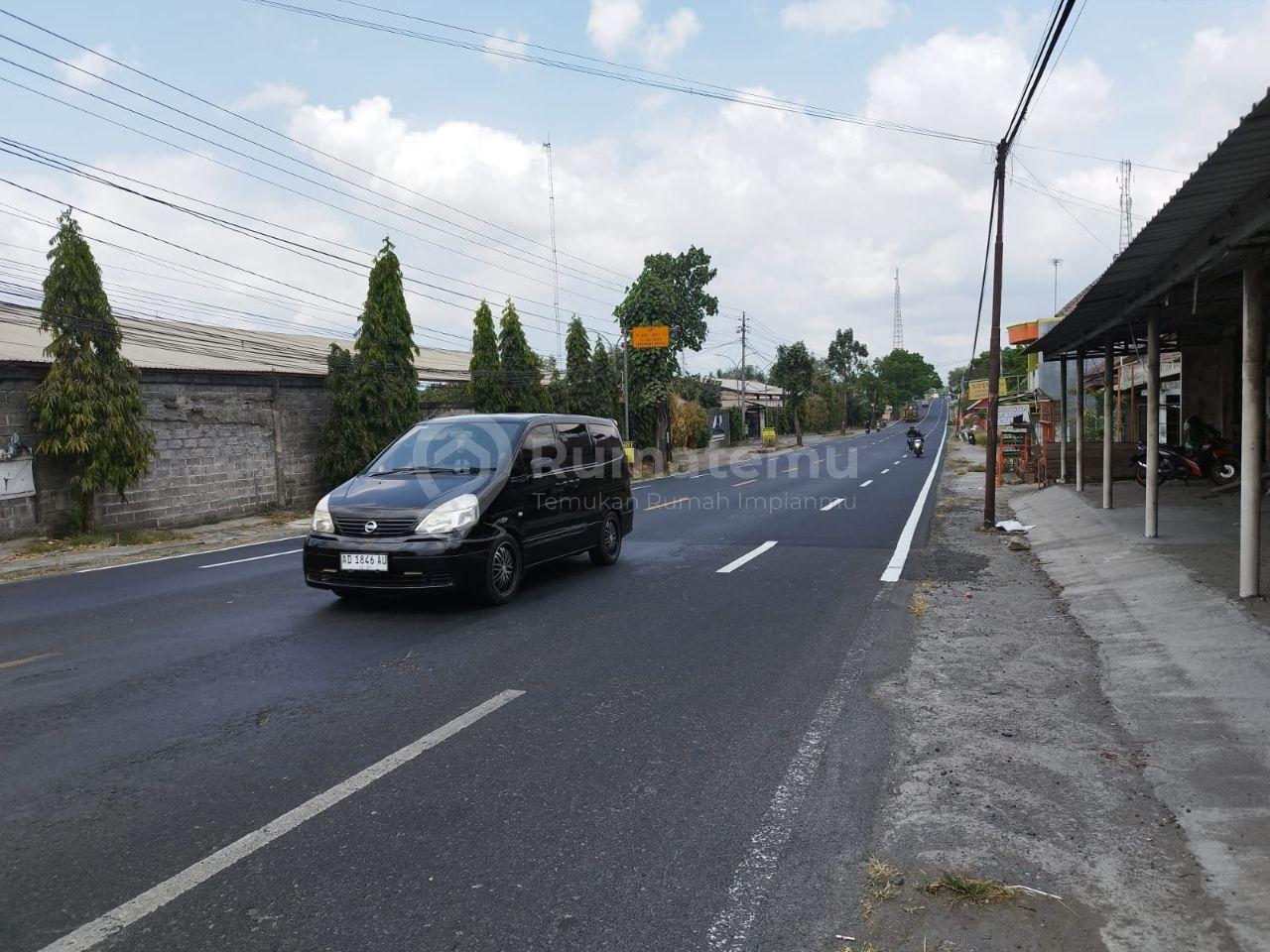 Tanah luas dijual bonus gudang di jl. Wates km 11, Lt 1603m2
