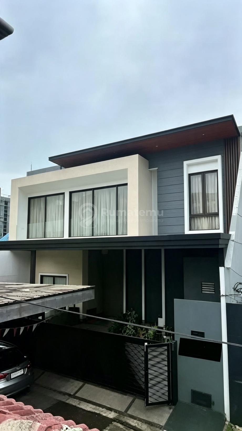 DiJual Rumah 2 Lantai Ada Kolam Renang Siap Huni Di Gunung Sahari Jakarta Pusat