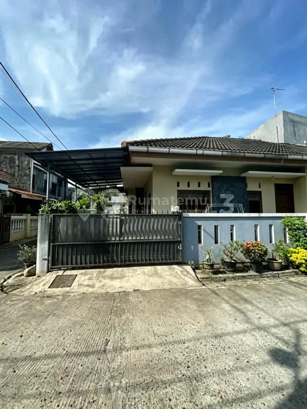Rumah Hook Tanah Luas Dalam Komplek Strategis Di Jakasampurna Galaxy