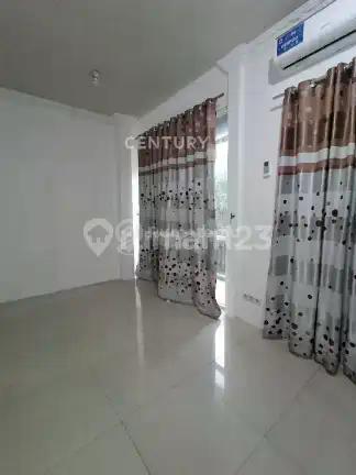 Rumah Cantik Lokasi Strategis Semi Furnished Nyaman untuk Hunian