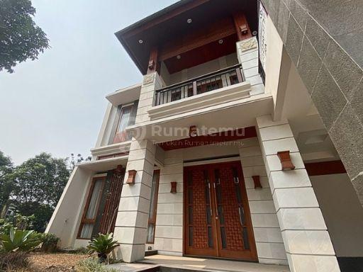 Rumah Disewakan di Bintaro Sektor 7, 2 Lantai dengan Kitchen Set dan 7 AC