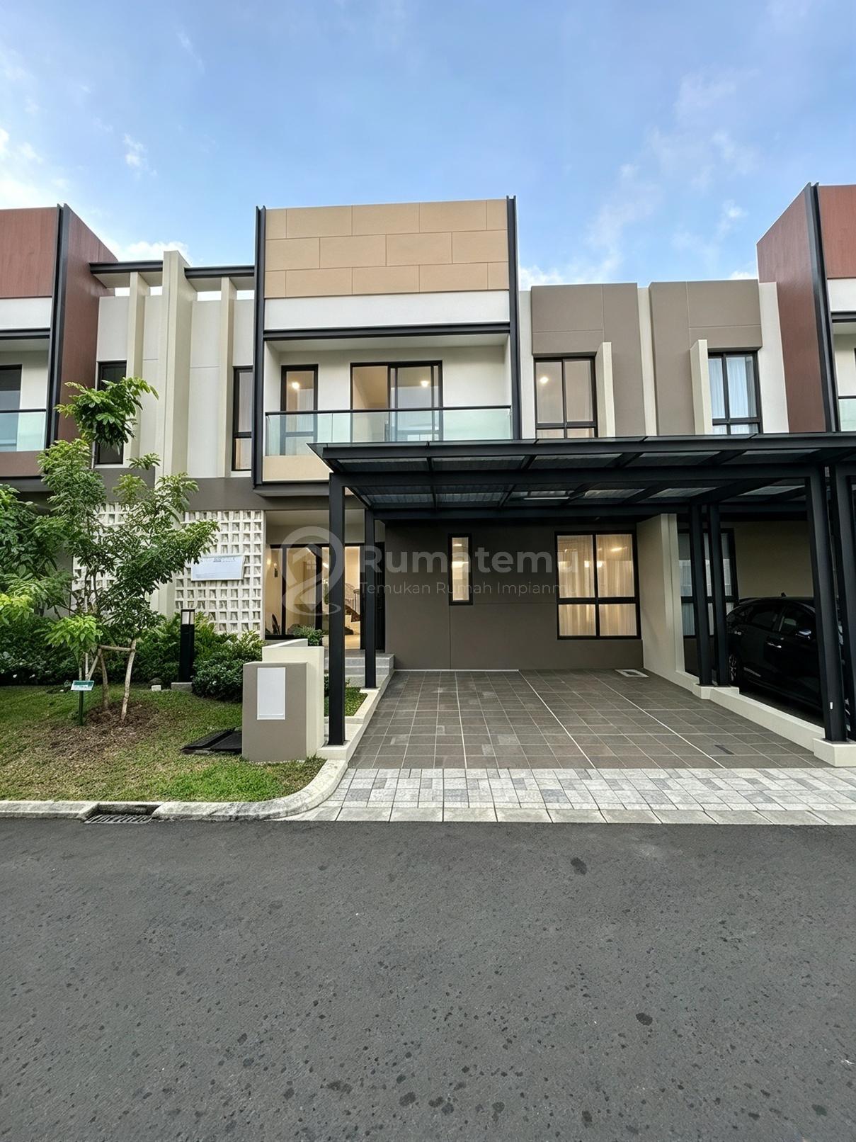 Dijual Rumah Brand New Full Renov Lantai Big Slab, KT Utama Ada Walk-In Closet, KM Gede