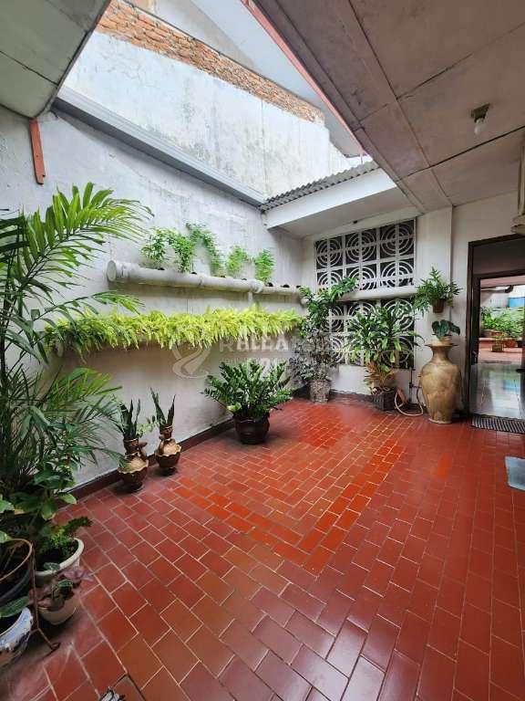 For Sale Rumah dengan Garasi 4 Mobil Lokasi Terbaik Cipete Lingkungan Nyaman dan Asri - Cilandak Jakarta Selatan