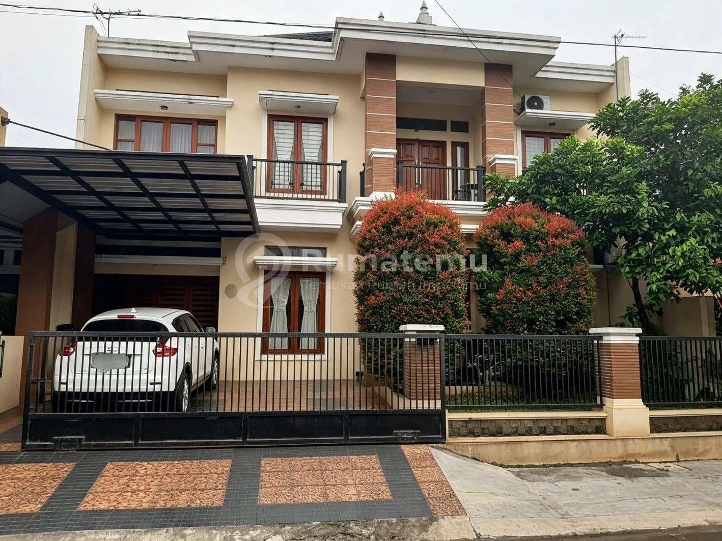 Jual Rumah Cantik 2 lantai dalam komplek di Kemang Pratama, Bojong Rawalumbu, Bekasi