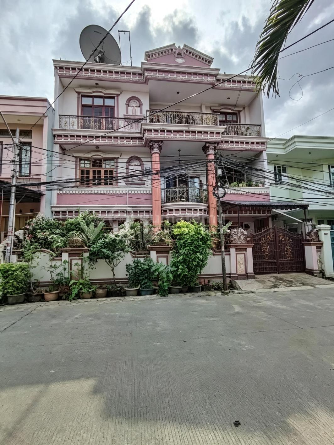 Rumah Mewah 3 Lantai Masuk Komplek, 500 Meter Ke Tomang Raya