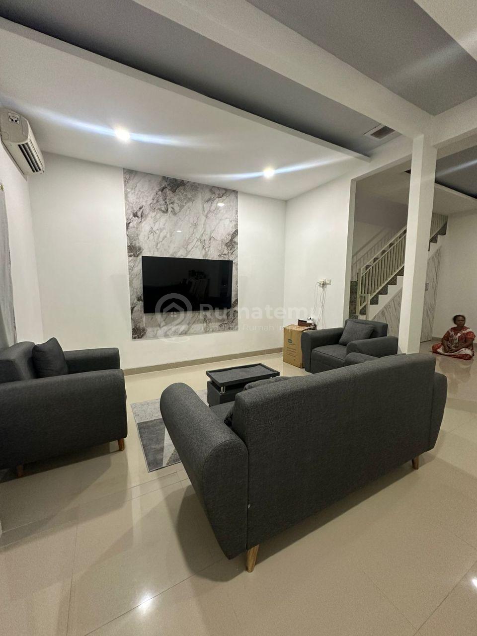 Rumah Hook Cantik Furnished di Bulevar Hijau Harapan Indah – 1,3M Nego