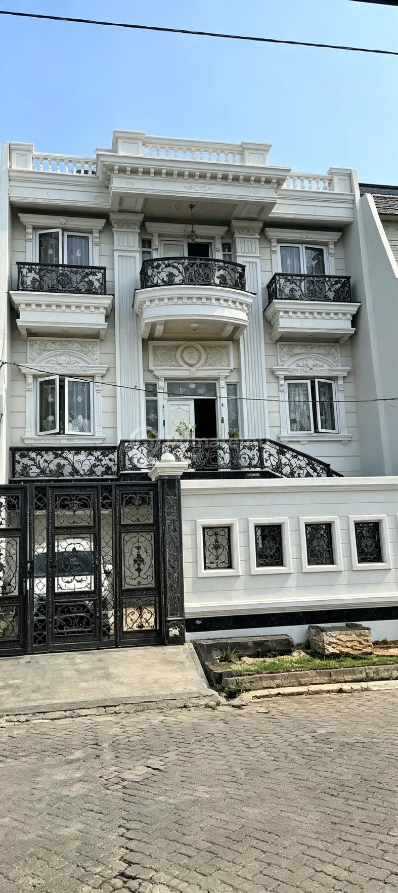 Dijual Rumah Mewah Siap Huni di Taman Palem Cengkareng Jakarta Barat