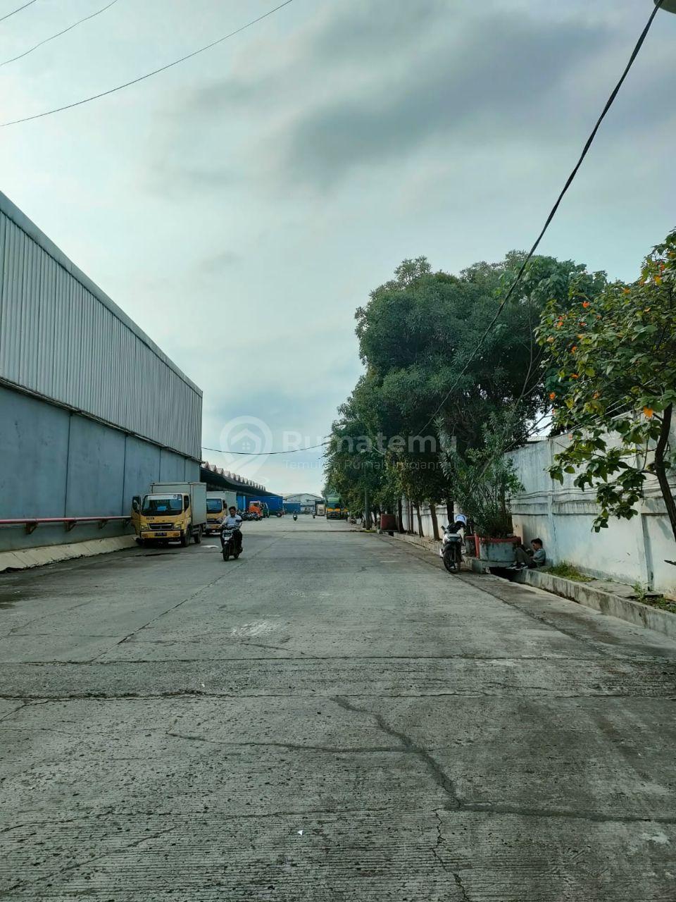 Gudang Siap Pakai Ada Ruang Kantor dan Loading Lock di Angke Jakarta Barat