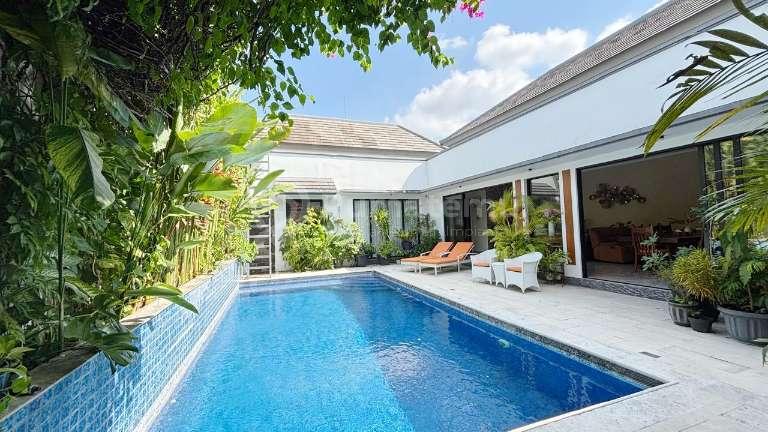 3 BEDROOMS CHARMING HOME SINGLE FLOOR LOCATION STRATEGIC AT BERAWA CANGGU