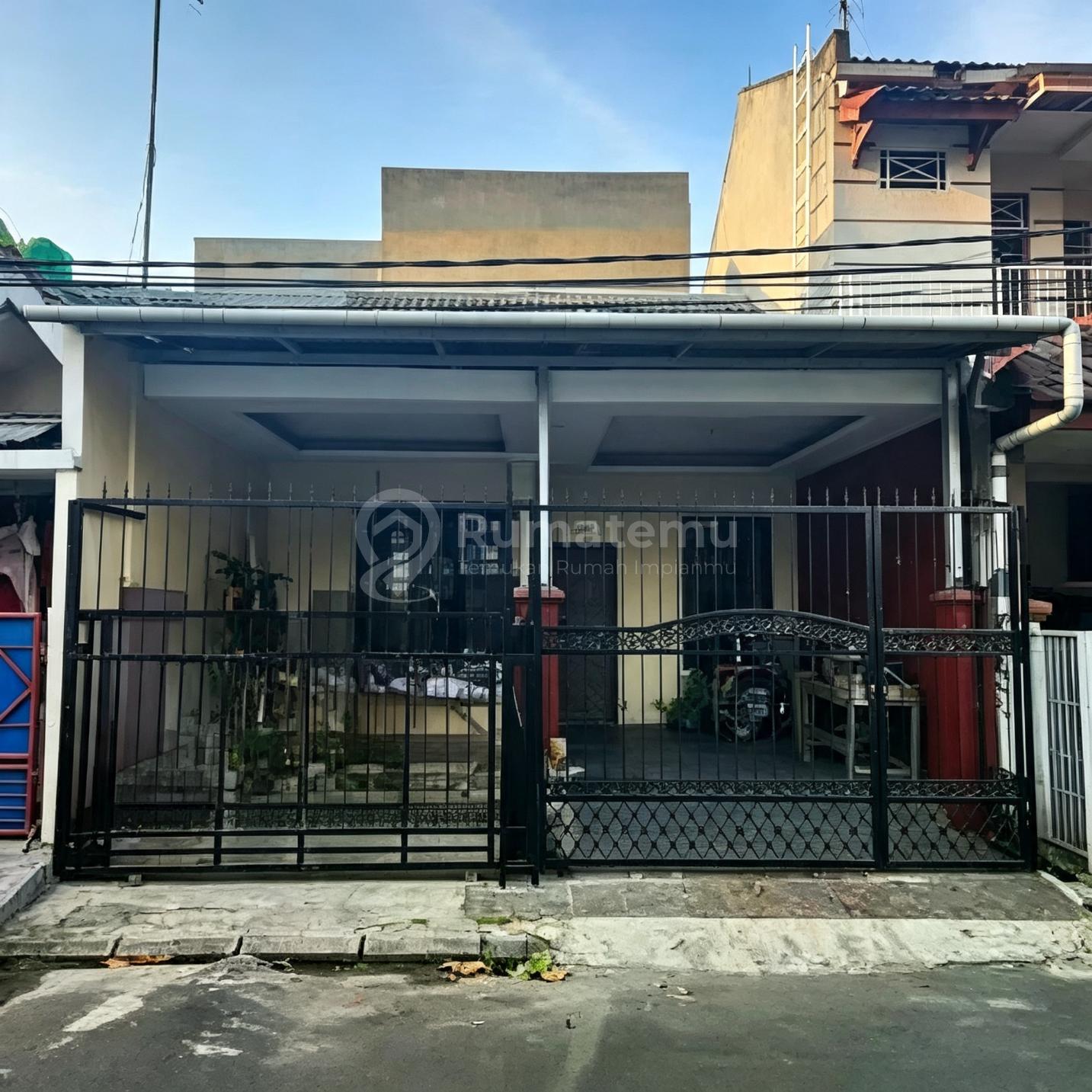 Dijual Rumah 1,5 Lantai Semi Furnished Hadap Selatan di Nusaloka