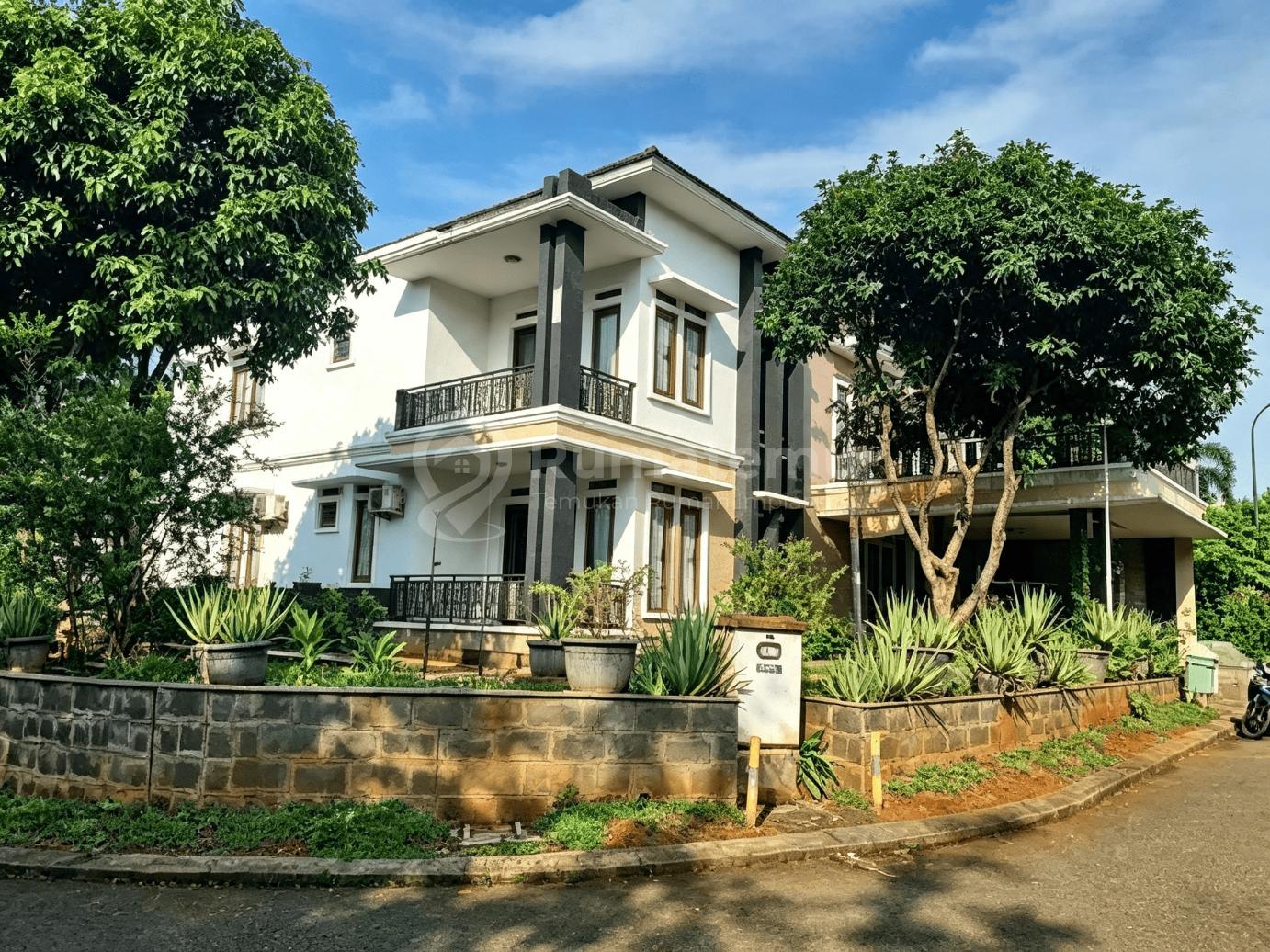 Dijual Rumah Mewah Tanah Luas Posisi Hoek Di Legenda Wisata Cibubur