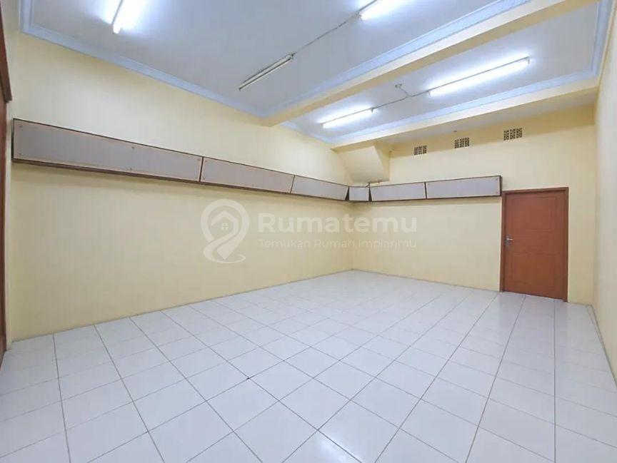 Dijua) / Disewakan Ruko Menceng Raya 3 Lantai, Lokasi Strategis, Jakarta Barat