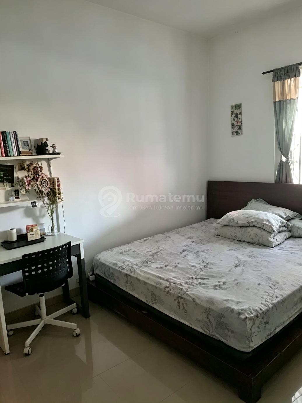 Rumah Siap Huni Masuk Komplek, 300 Meter ke Jalan Veteran Raya