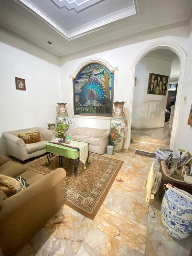 RUMAH DIJUAL 2 LANTAI DI AREA KEBAYORAN BARU