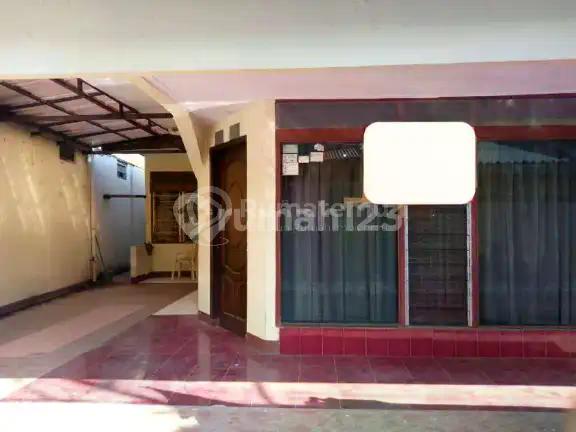Rumah Akses Mobil Masuk Gang area Otista, 30 meter ke Jalan Raya Otista, Surat Masih HGB
