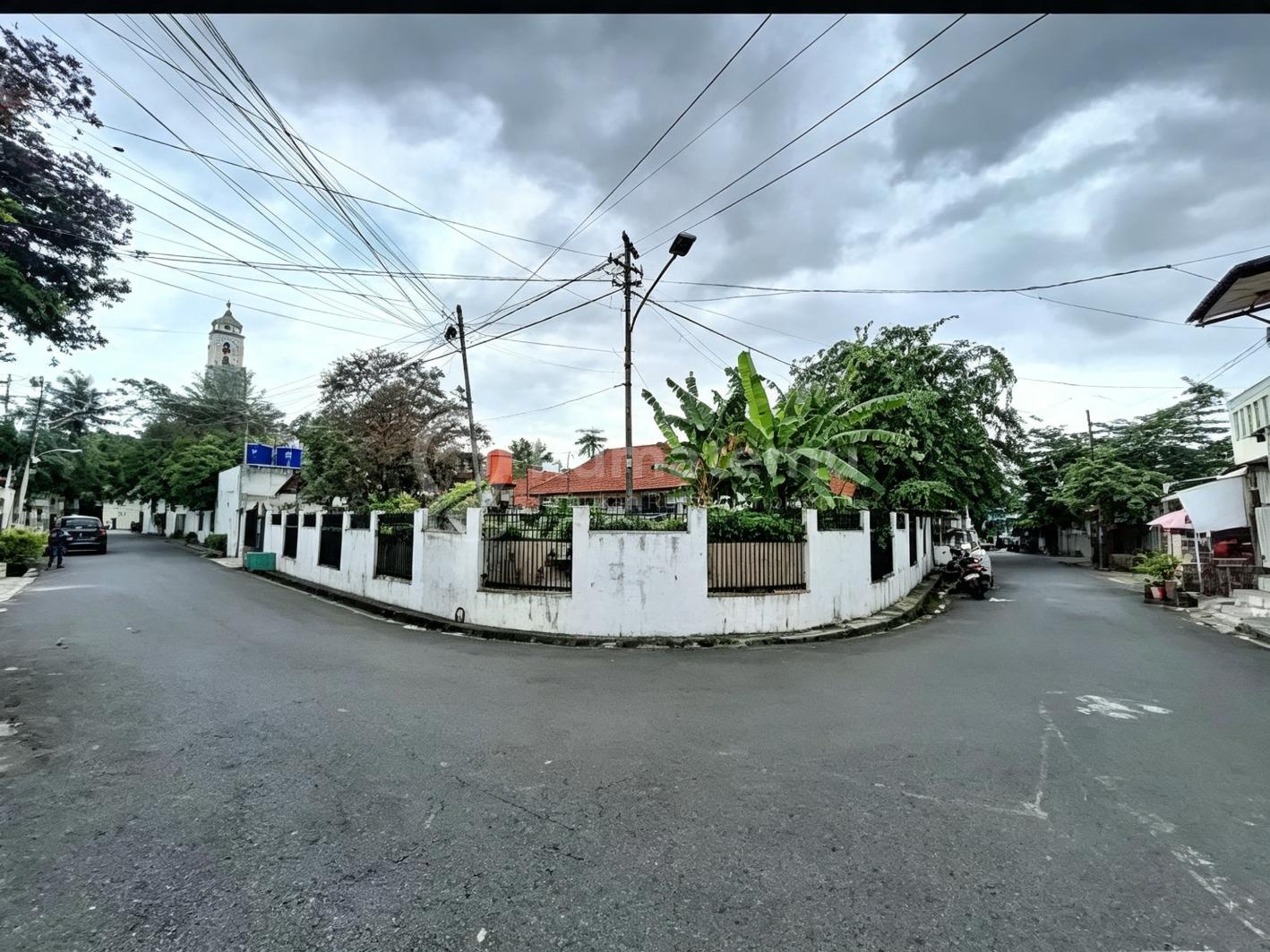 Rumah Hoek Hitung Tanah Kemanggisan Ilir! Luas 667M² SHM 3 Muka, Jual 12M Saja!