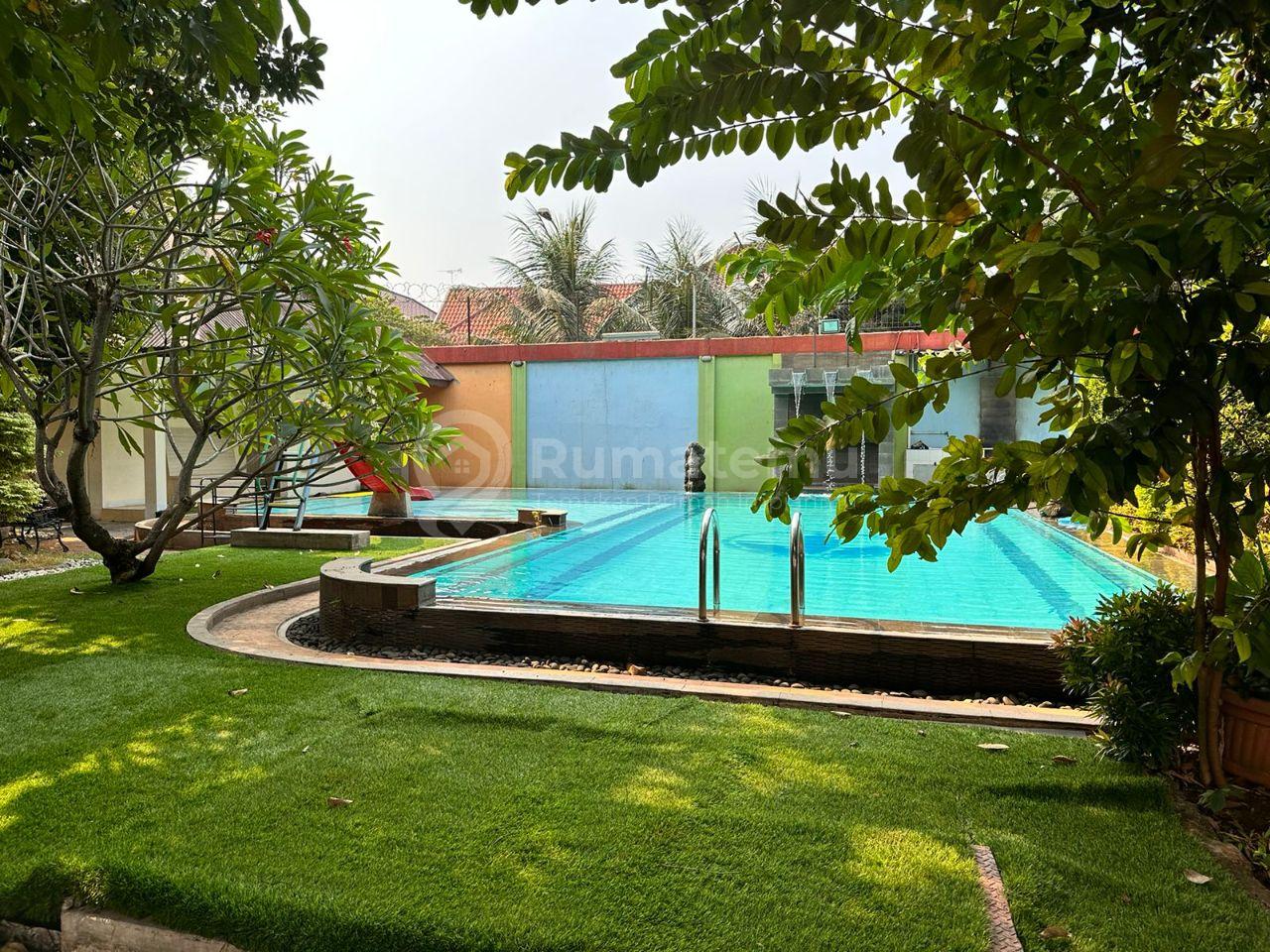Dijual Rumah ada kolam renang di Pondok Kelapa Jakarta Timur