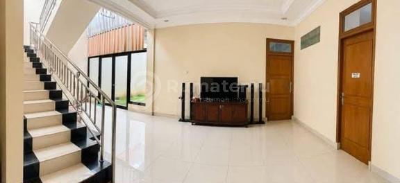 Rumah Cantik 2 Lantai Luas Siap Huni di Cibubur Jakarta Timur