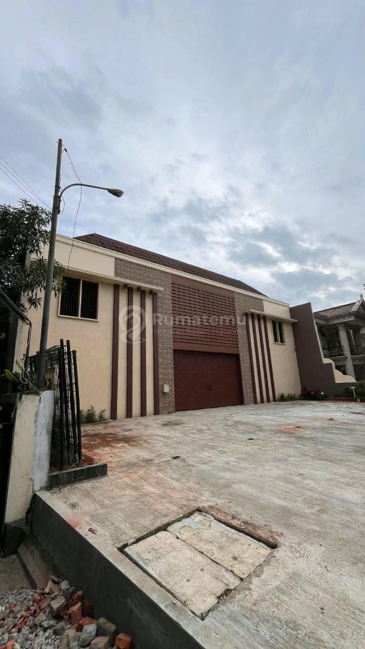 Gudang di Ciledug Tangerang jual cepat luas 827 meter Bagus ada lift barang 