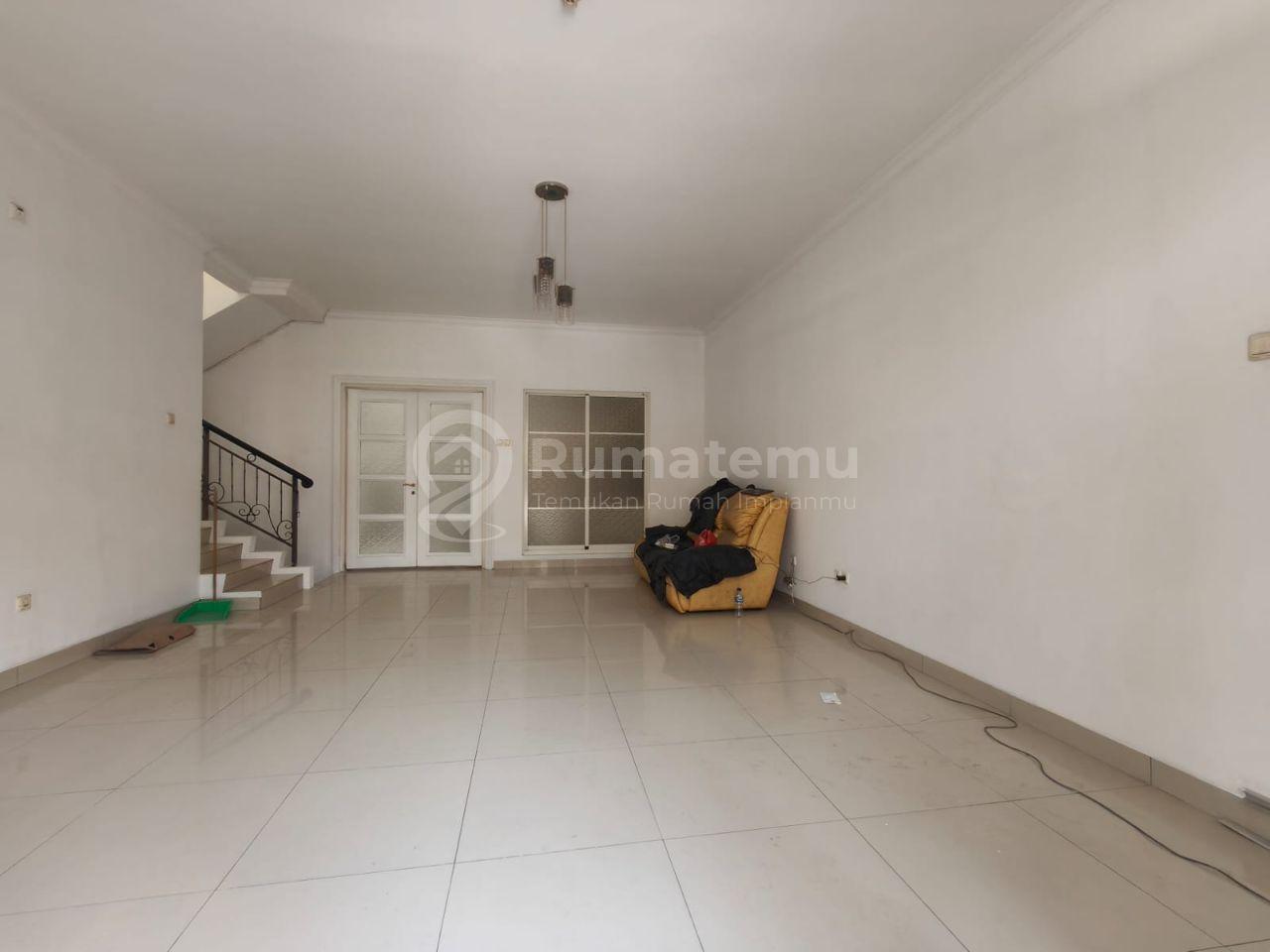 RUMAH DI LAYAR PERMAI PIK