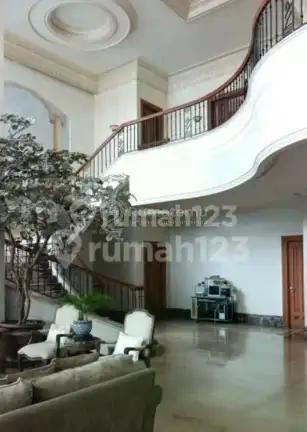 Intercon [Rumah]:Hadap Utara -2Lt-Dgn Pool-Jl Lebar 4 Mobil