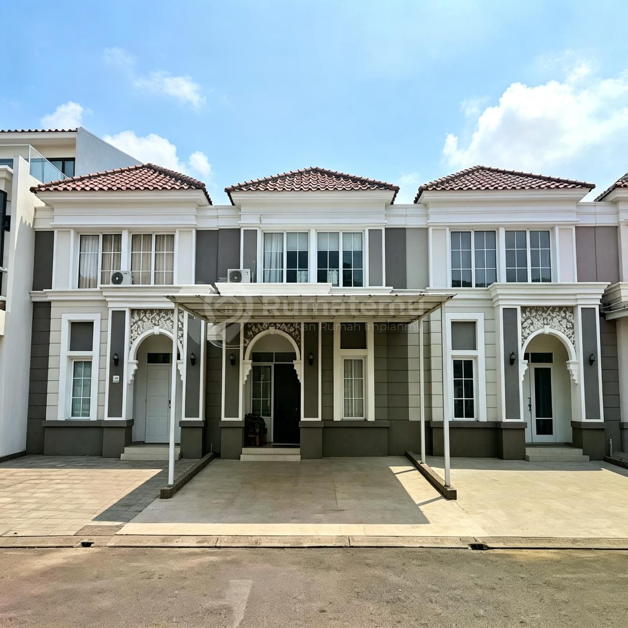 Rumah Cantik2 Lantai Siap Huni di Mennagio Village