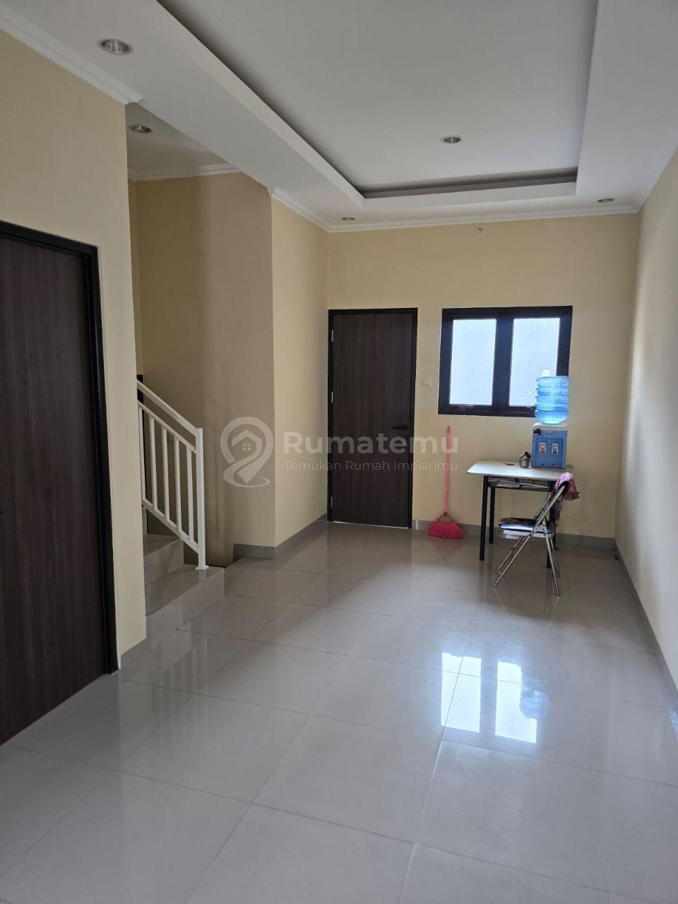 Hot Unit! Rumah Siap Huni di Meruya Park Residence, Rp. 1,8M, SHM