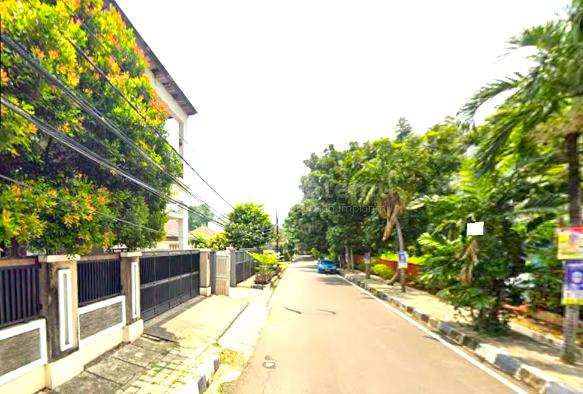 Rumah Menteng Proklamasi. 2 Lantai. 21x35. With Swimming Pool. Siap Huni