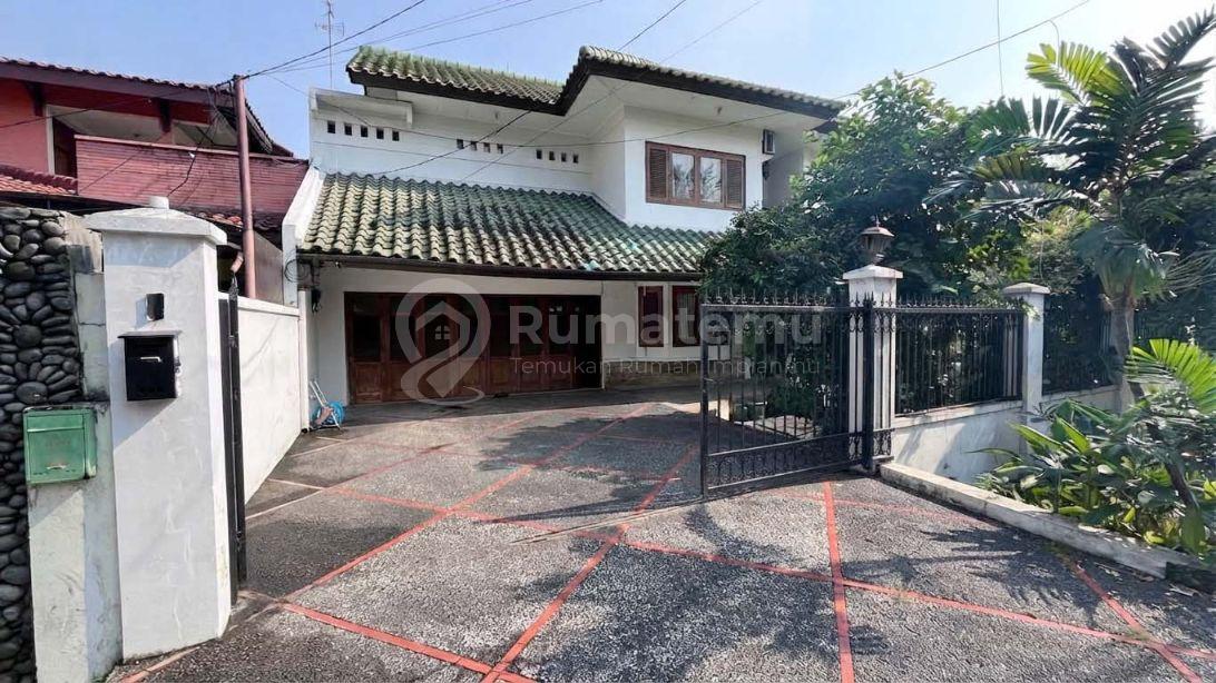 Rumah Dalam Komplek Dekat Pejaten Village