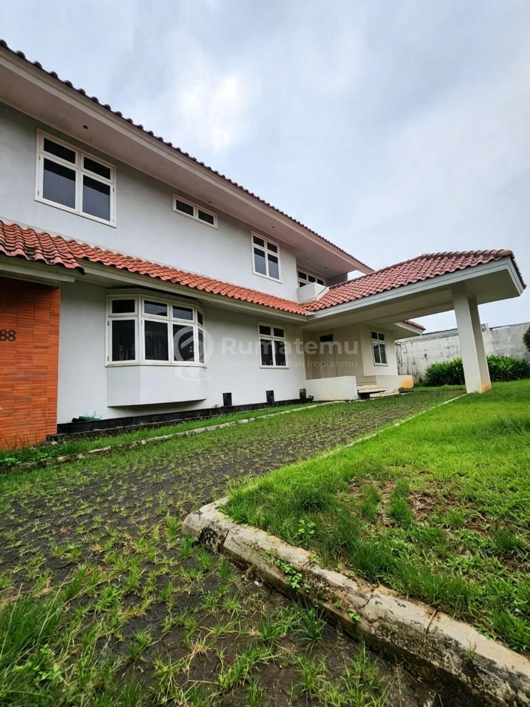 Dijual Murah Rumah terdapat taman depan & belakang, swimming pool di Lebak Bulus, Cilandak, Jakarta Selatan Harga