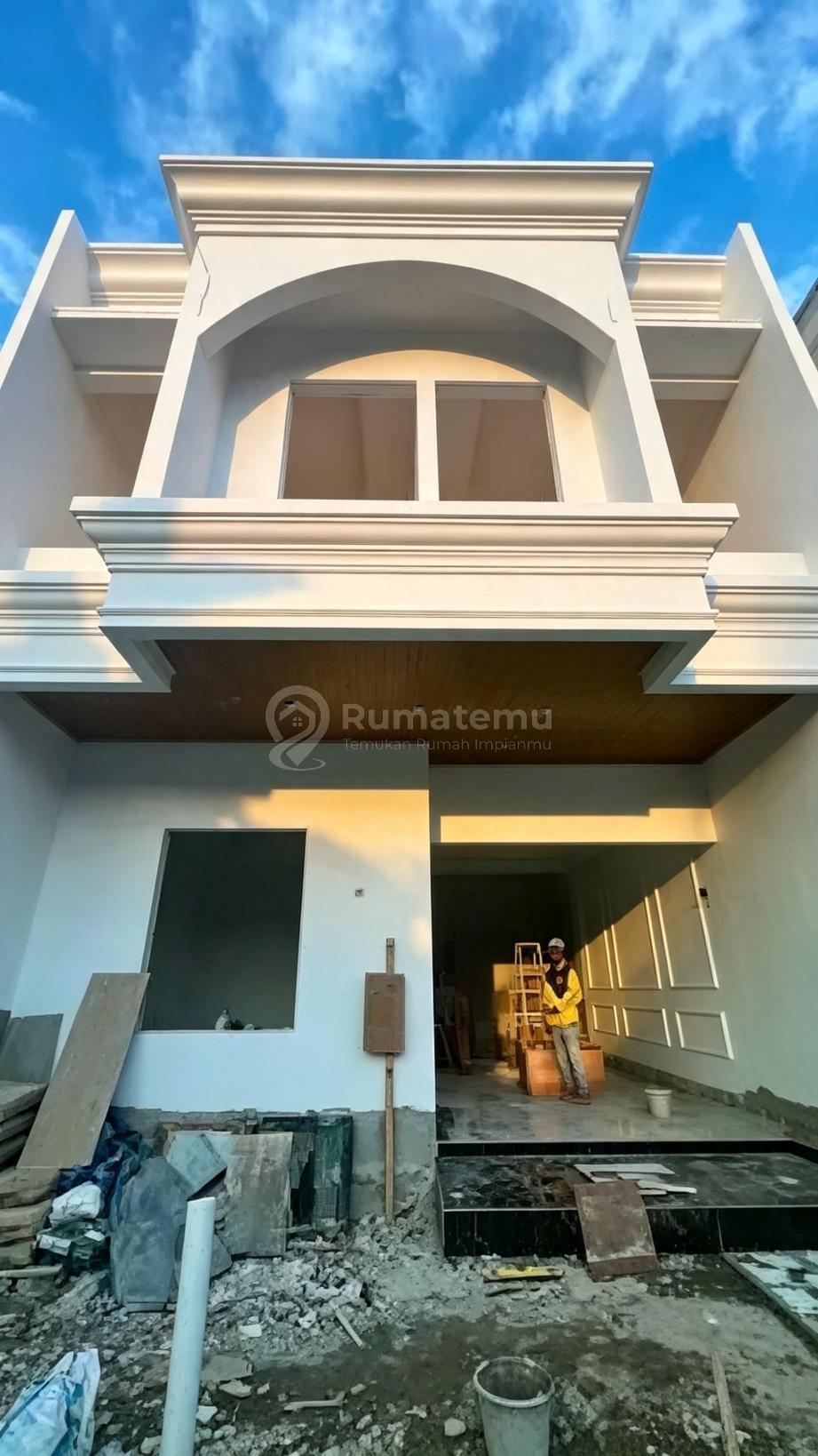 Rumah Baru Dalam Komplek di Jatiwaringin