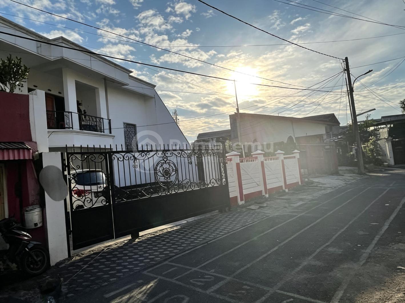 Dijual rumah di Jln Kebon Jeruk Baru Row Jalan 2 mobil Unfurnished , Kebon Jeruk Jakarta Barat