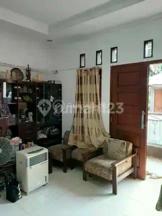 Dijual Cepat, Kost 8 Kamar di Komplek Pu Pasar Jumat, Jaksel