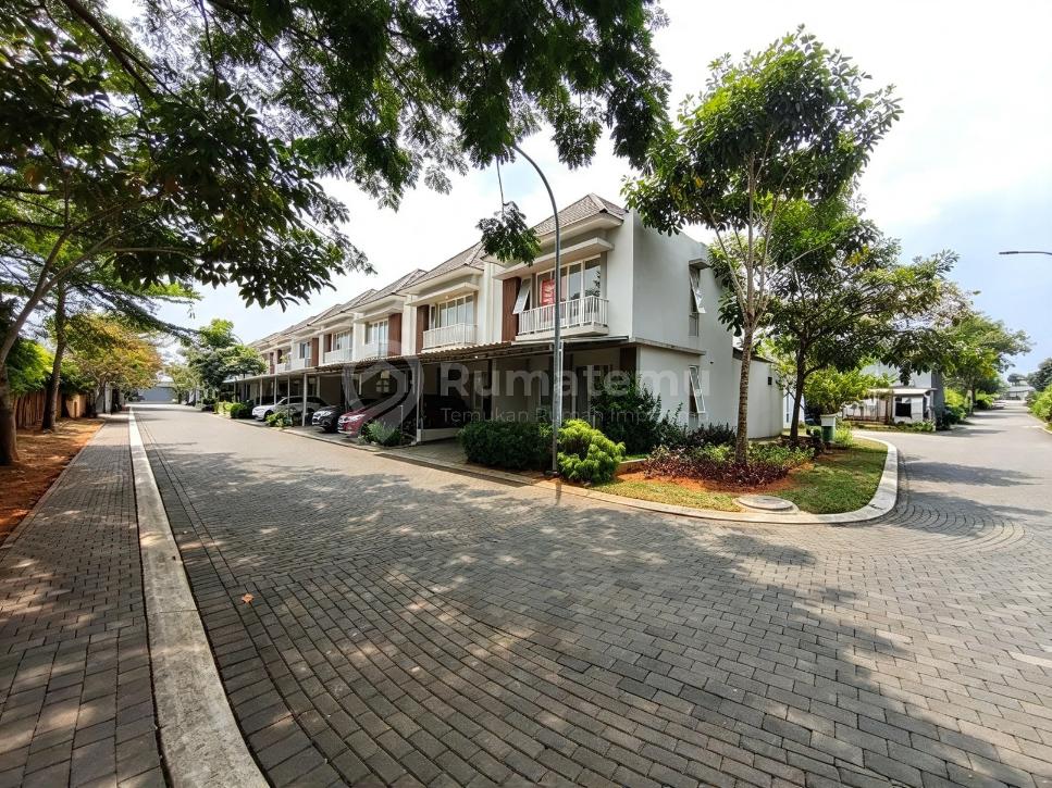 Dijual Rumah Hook LT 131 Posisi Favorit Dpn & Samping Hadap Taman