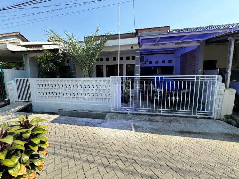 Dijual rumah dalam komplek minimalis dan modern di Cipondoh, Kota Tangerang, Banten