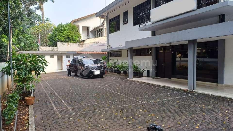 Disewakan gedung Cocok utk kantor, wisma, klinik, sekolah, Cafe, Resto di area Blok M, Melawai, Kebayoran Baru