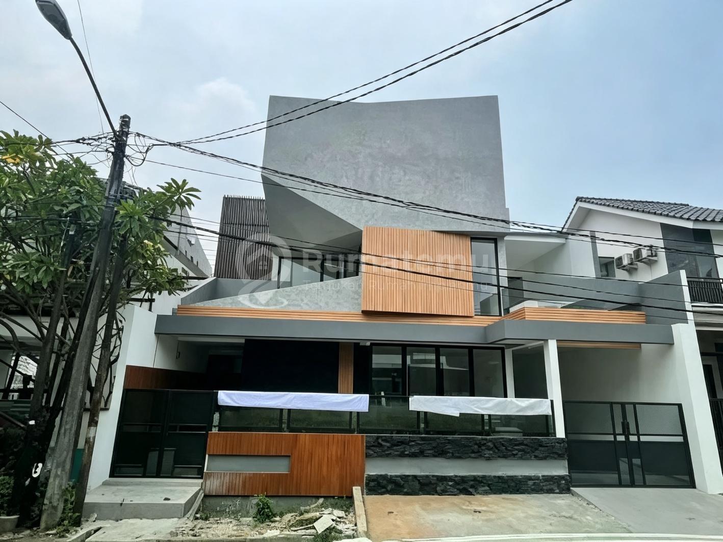 Rumah Ada Kolam Renang diBintaro Jalan Mertilang harga 4,5 Miliar